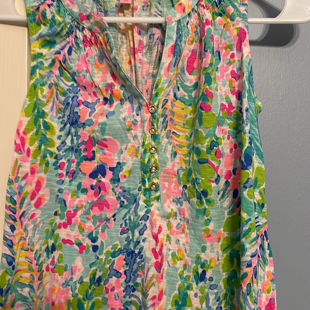 Lilly Pulitzer Cotton Sleeveless Blouse with Gold Buttons, Size XS - Picture 3 of 4